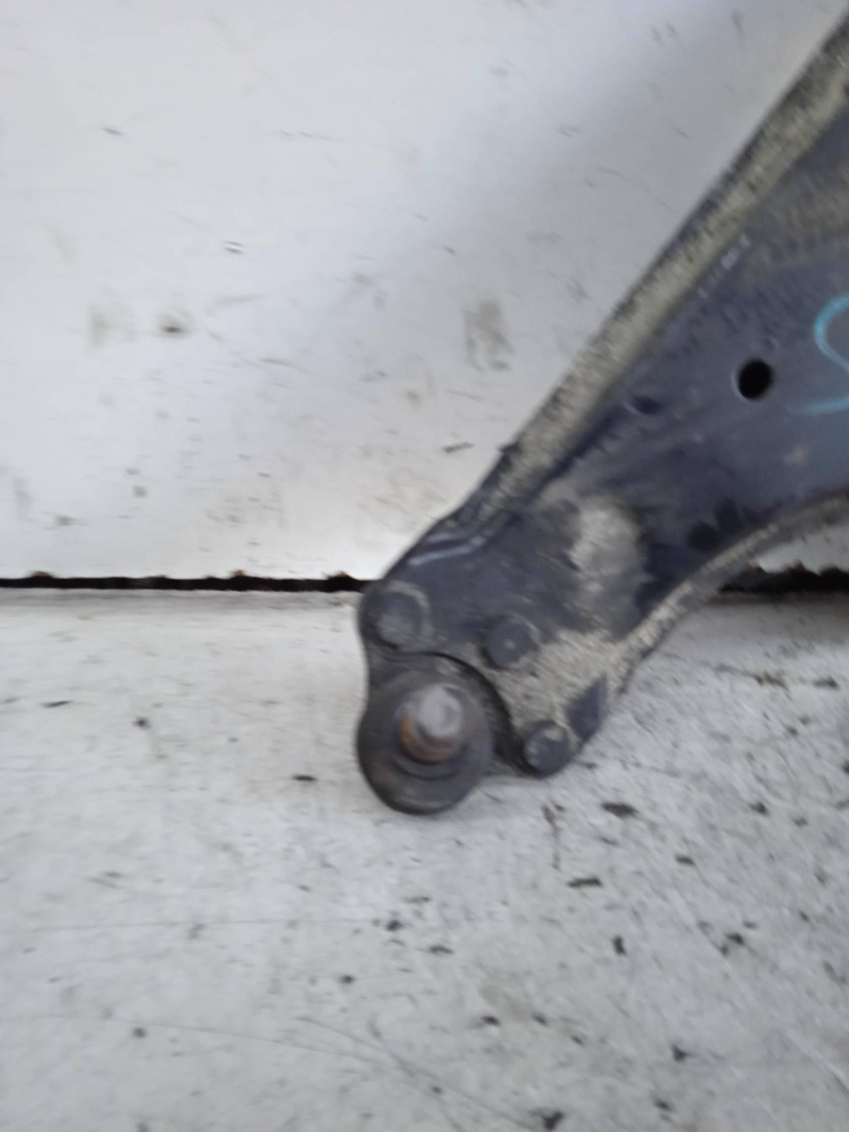 Braccio oscillante sosp. ant. sx.